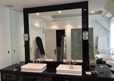 contrasted-mirror-vanity